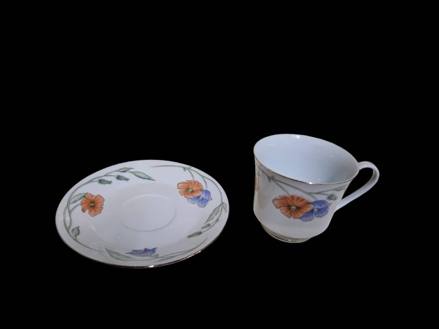 Porcelain floral tea cup due's