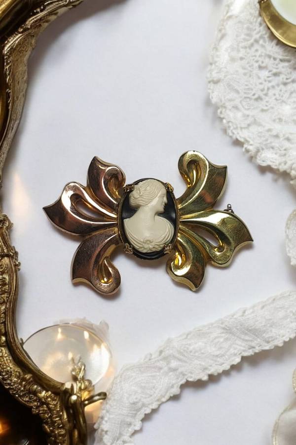 Vintage Cameo Brooch