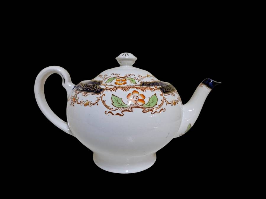 Antique Hampton Staffordshire 6 cup Tea Pot