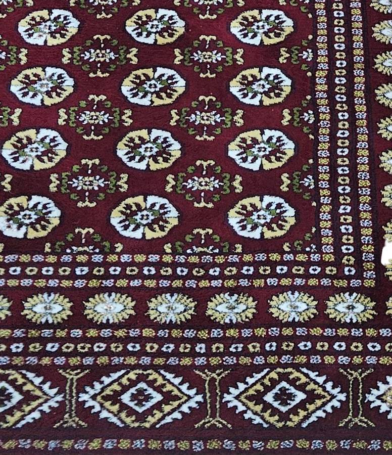 Bukhara Style Machine made made Area Rug