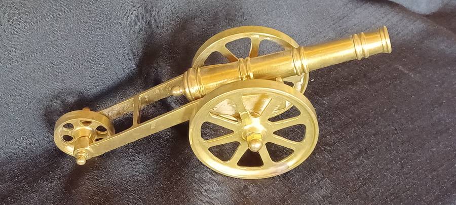 STUNNING VINTAGE BRASS MODEL CANNON
