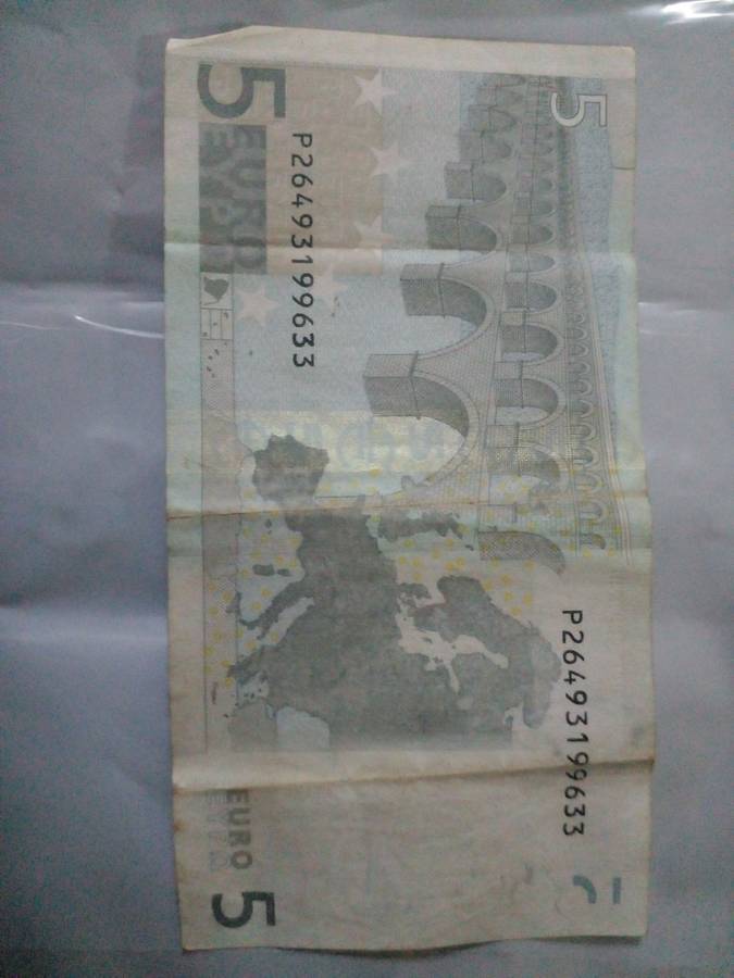 5 Euro and Pound