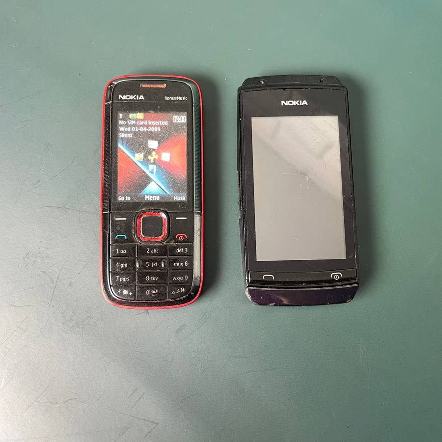2 x Nokia Phones