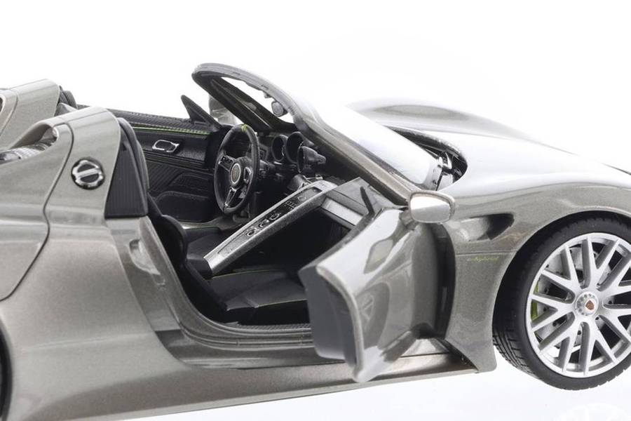 Porsche 918 Spyder Silver 1/24 Scale WELLY 24055HYELLOW