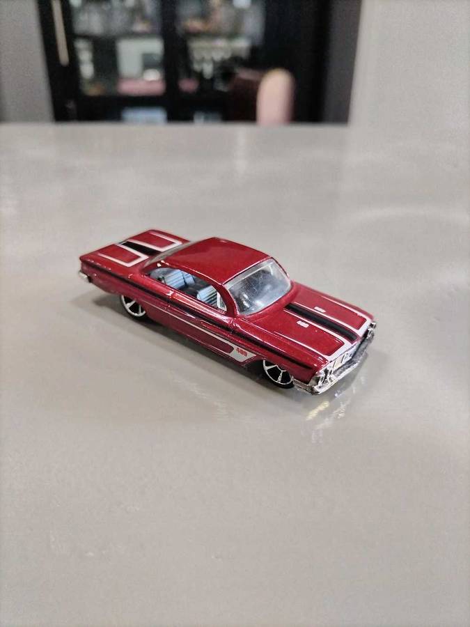 Hot Wheels '61 Chevrolet Impala Loose