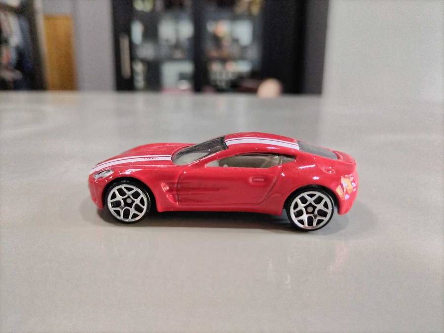 Hot Wheels Aston Martin One-77 Loose