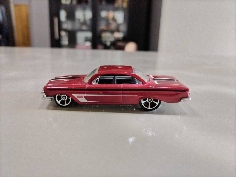 Hot Wheels '61 Chevrolet Impala Loose