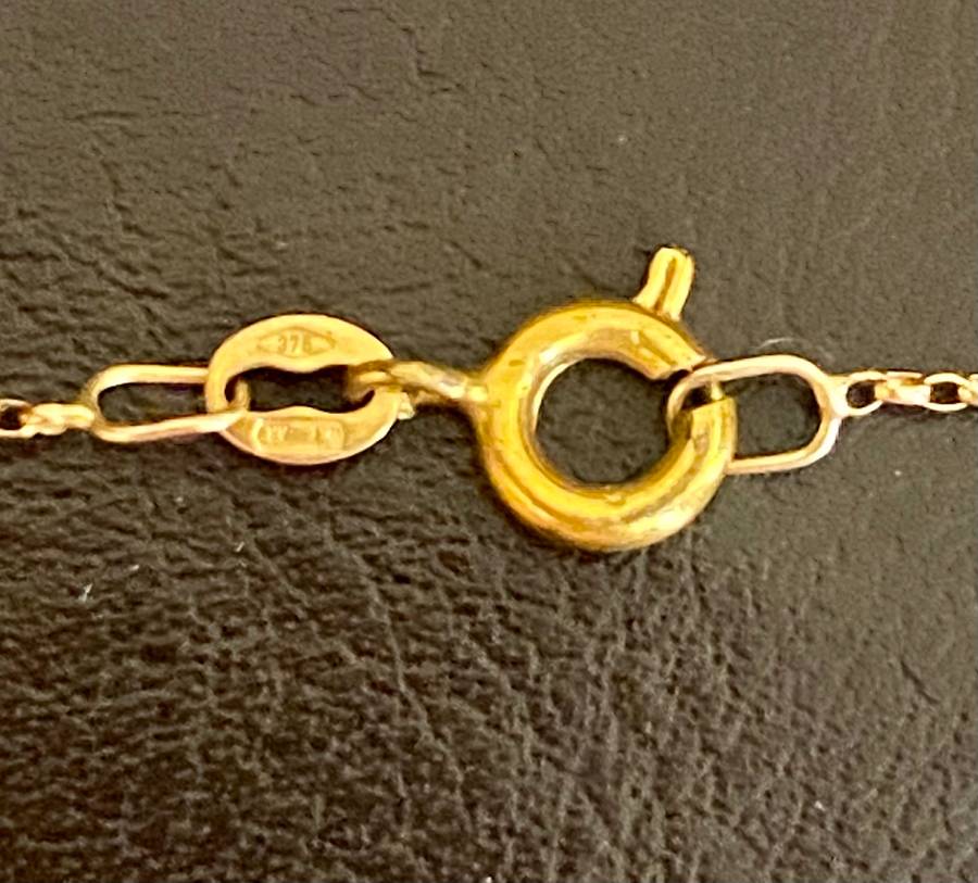 9ct genuine gold chain and dainty 9ct gold pendant