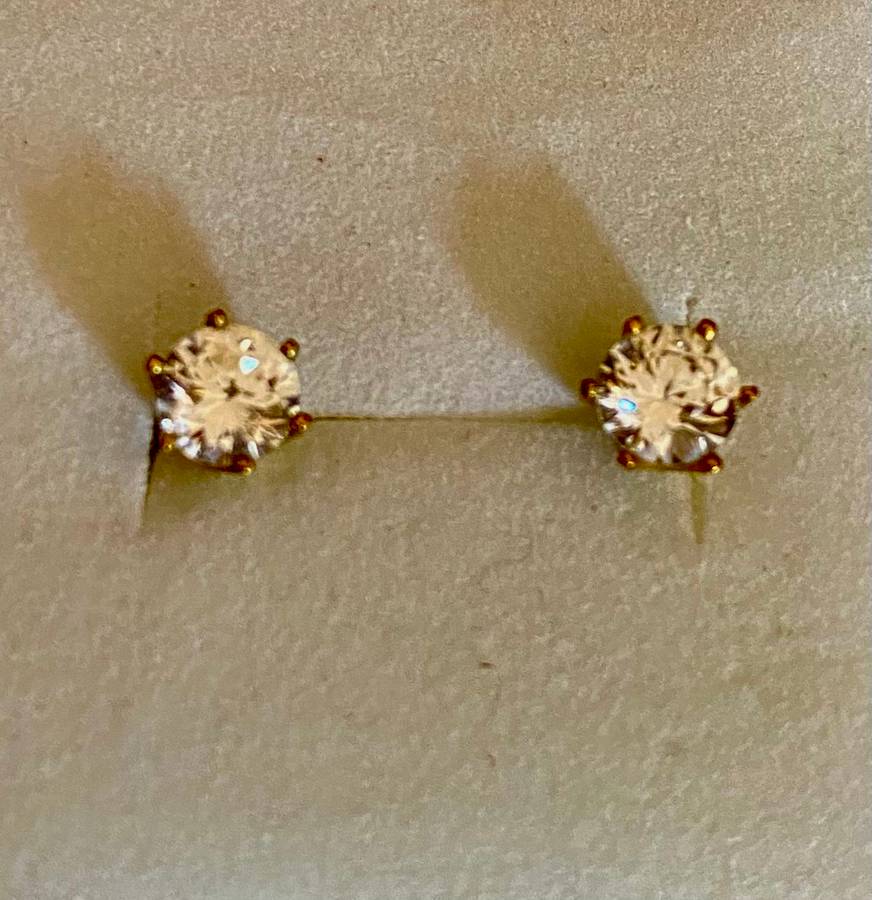 9ct yellow gold with Large Cubic Ziconia's