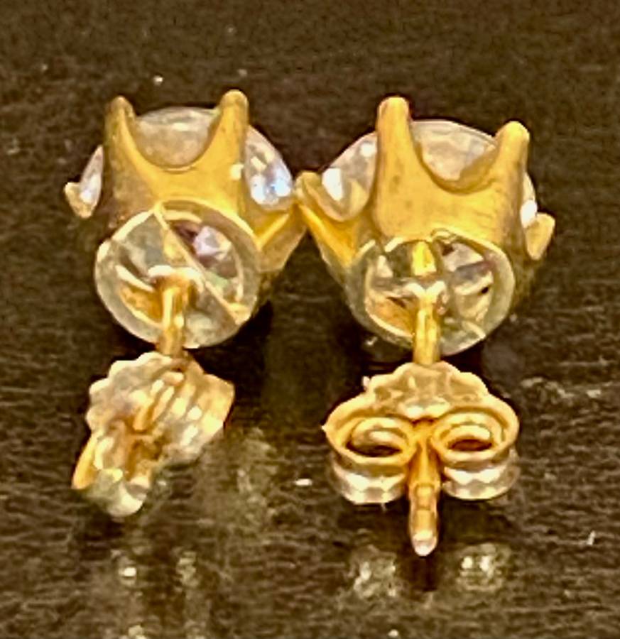 9ct yellow gold with Large Cubic Ziconia's