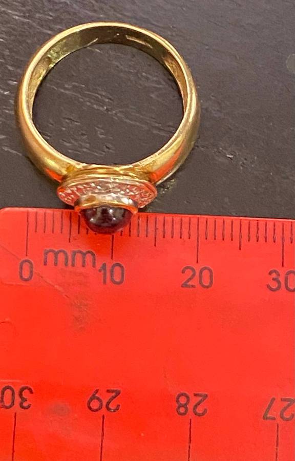 9ct gold ring with Diamonds around a Round Cabochon Garnet