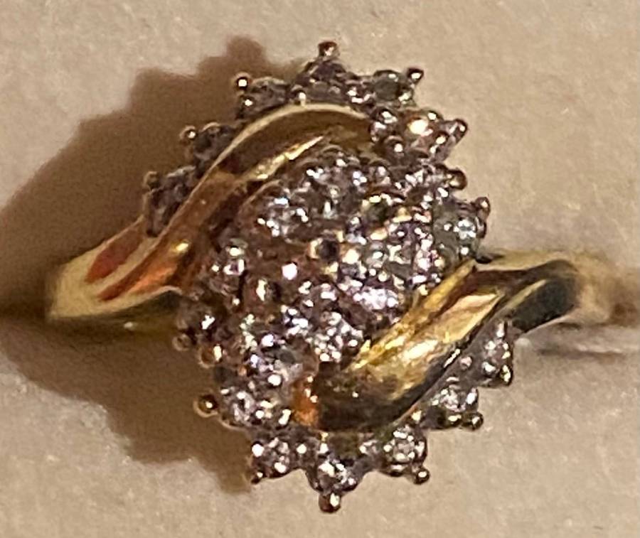18ct Yellow Gold ,Diamond Cluster Ring