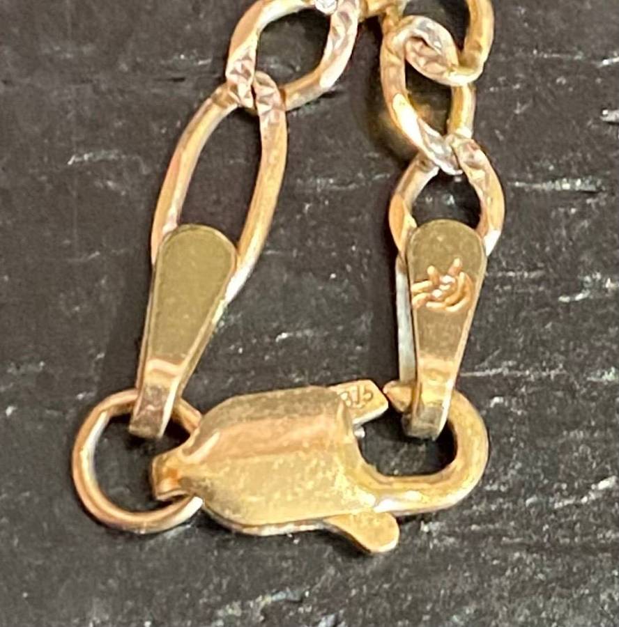Stunning 9ct figaro gold chain with 9ct gold cross with diamonds