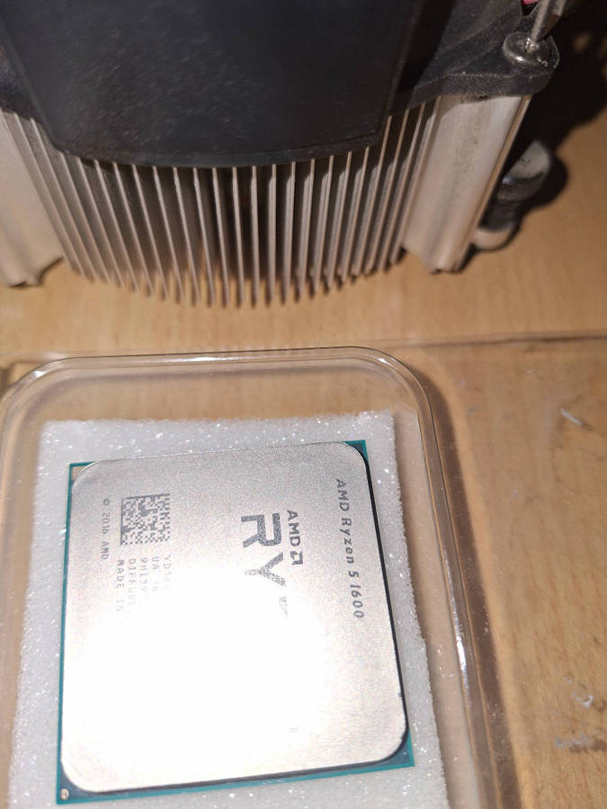Ryzen 5 1600 + Wraith stealth cooler