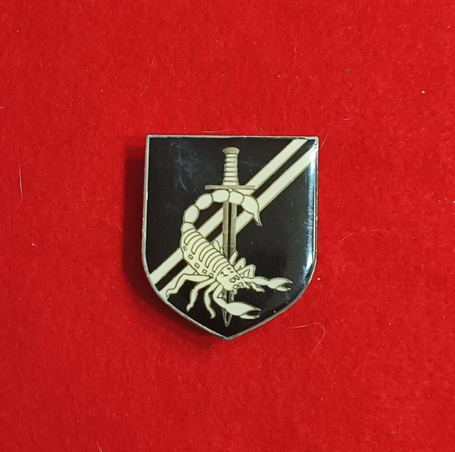 EXECUTIVE OUTCOMES - METAL CAP BADGE 3