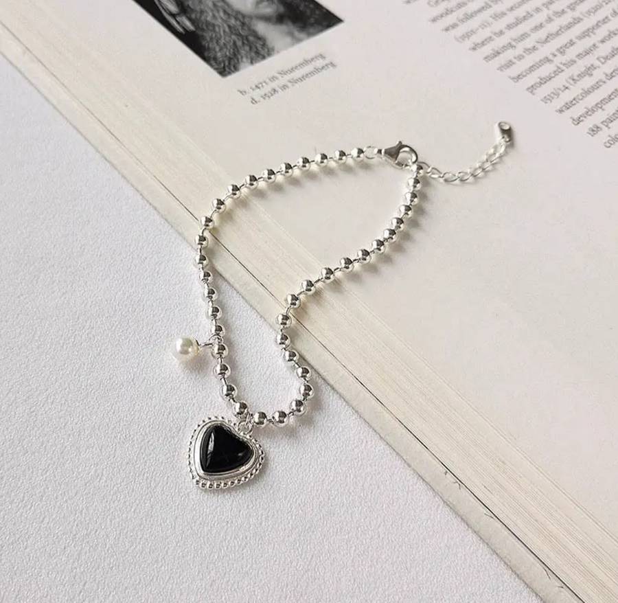 925 Silver Onyx Heart and Pearl Bracelet.