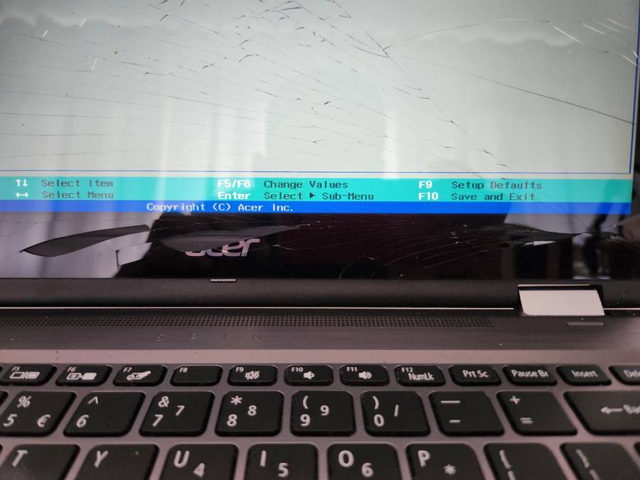 Acer Touch screen Core i3-6th Gen Laptop up for Grabs - ****** R30 SHIPPING *****