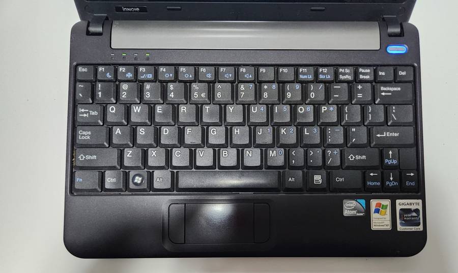 GIGABYTE NETBOOK - Model Q1088 up for Grabs - ****** R30 SHIPPING *****