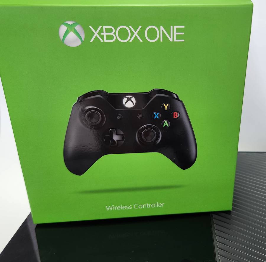 XBOX ONE CONSOLE + 1 CONTROLLER  - MODEL 1540  up for Grabs - ****** R30 SHIPPING *****
