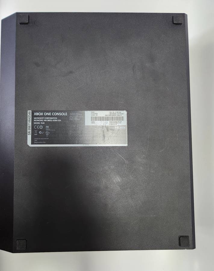 XBOX ONE CONSOLE + 1 CONTROLLER  - MODEL 1540  up for Grabs - ****** R30 SHIPPING *****