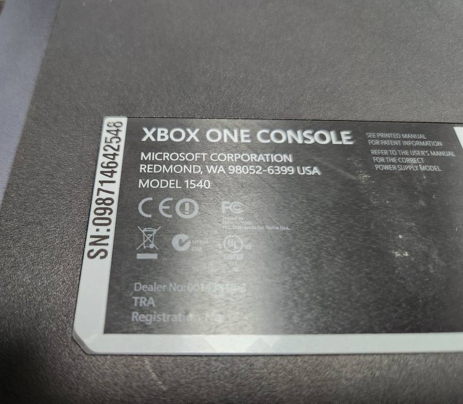 XBOX ONE CONSOLE + 1 CONTROLLER  - MODEL 1540  up for Grabs - ****** R30 SHIPPING *****