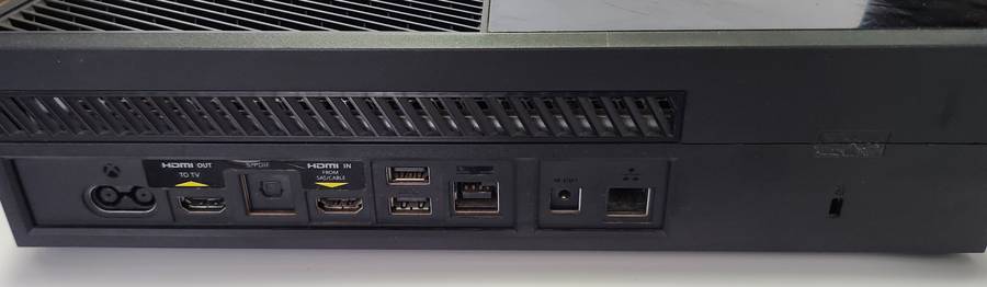 XBOX ONE CONSOLE + 1 CONTROLLER  - MODEL 1540  up for Grabs - ****** R30 SHIPPING *****