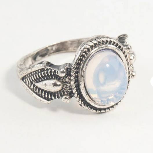 Antique Style Moonstone Ring | Size 7