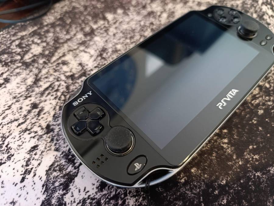 PlayStation Vita (PSVita) PCH-1104 3G/Wi-Fi + Enso CFW + 256GB Storage