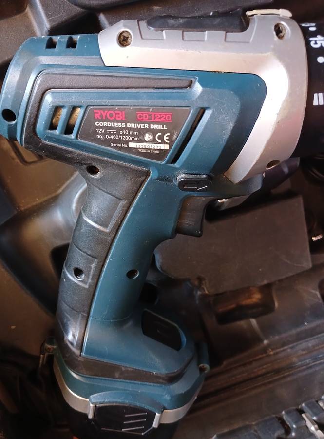 Please Read - Cosmetics - Ryobi 12V Cordless Driver Drill (CD-1220)