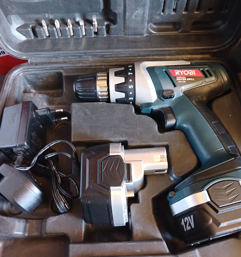 Please Read - Cosmetics - Ryobi 12V Cordless Driver Drill (CD-1220)