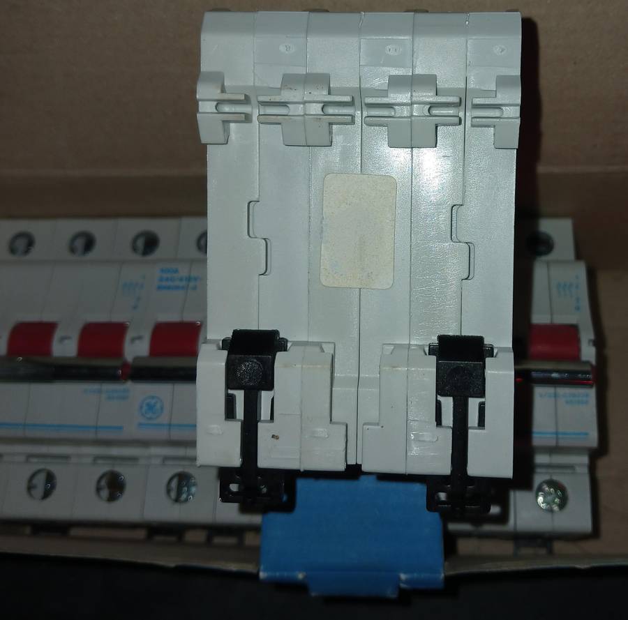 General Electric 100a 220-415V 3 Pole Isolator/Breaker (4 Pieces)