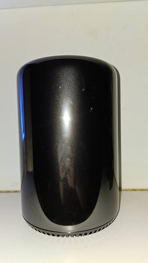 Apple Mac Pro Trashcan | Intel Xenon E5 3.9Ghz, 12GB Ram, 1TB SSD | Monster Specs