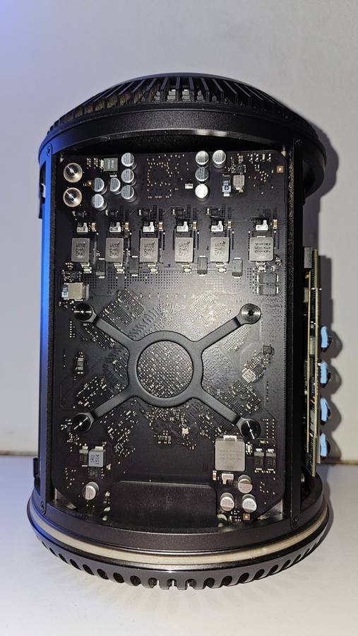 Apple Mac Pro Trashcan | Intel Xenon E5 3.9Ghz, 12GB Ram, 1TB SSD | Monster Specs