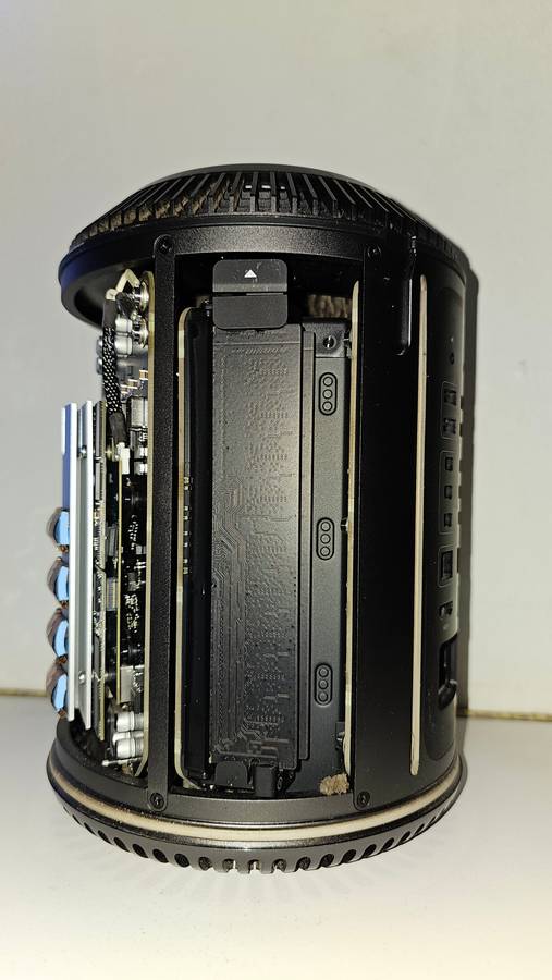 Apple Mac Pro Trashcan | Intel Xenon E5 3.9Ghz, 12GB Ram, 1TB SSD | Monster Specs