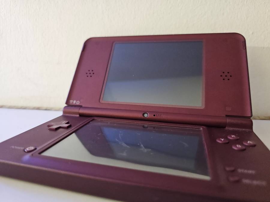 Nintendo DS XL - Red