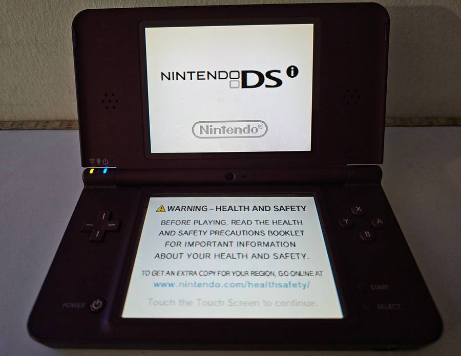 Nintendo DS XL - Red