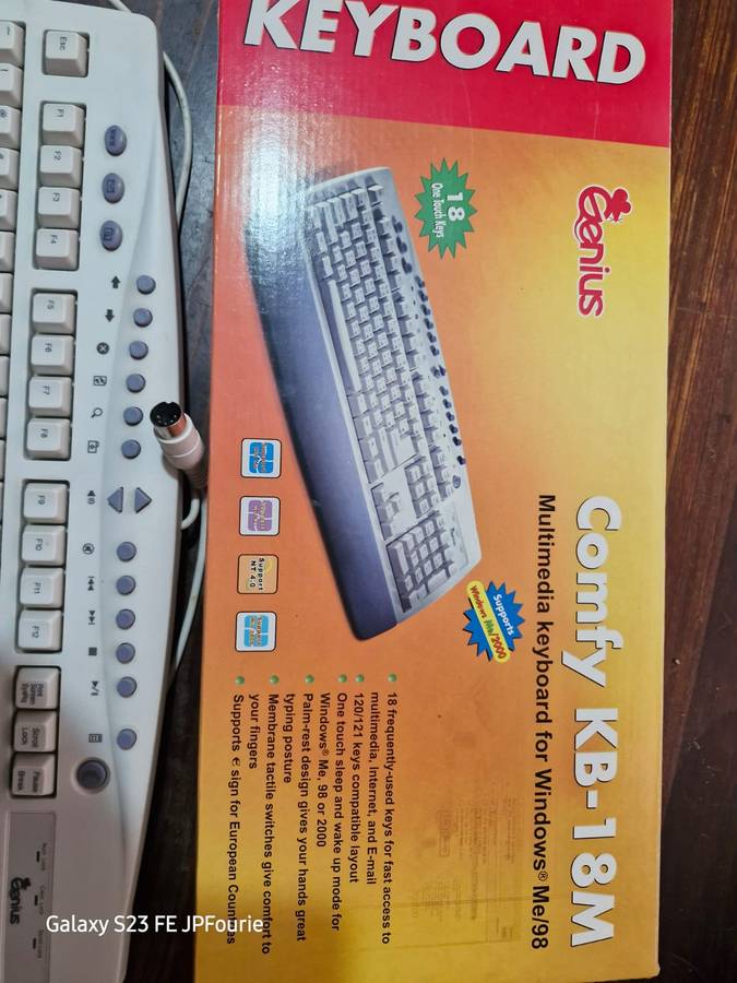 Genius PC-AT Comfy-KB18M Vintage Keyboard