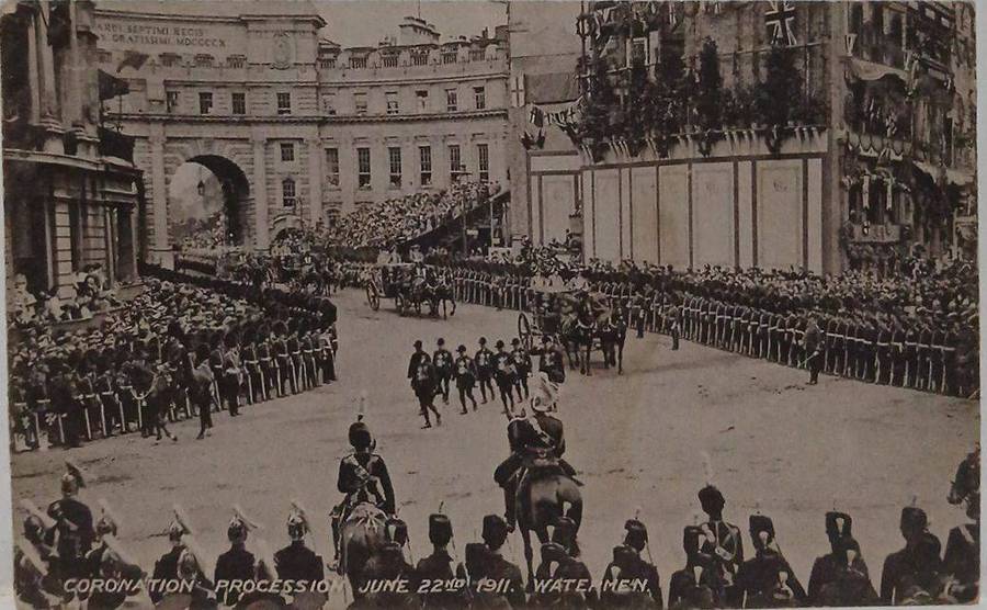Vintage RPPC of the coronation procession watermen 1911 mint