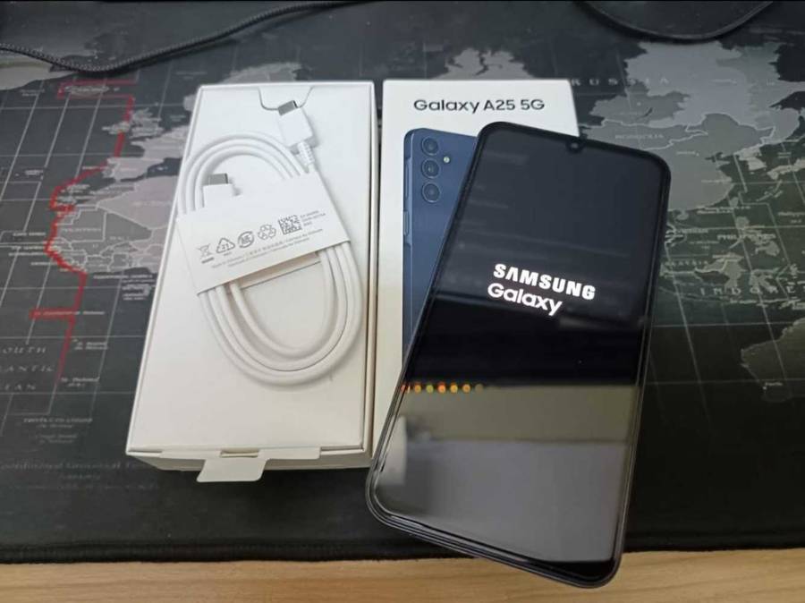 Samsung A25 (like new)