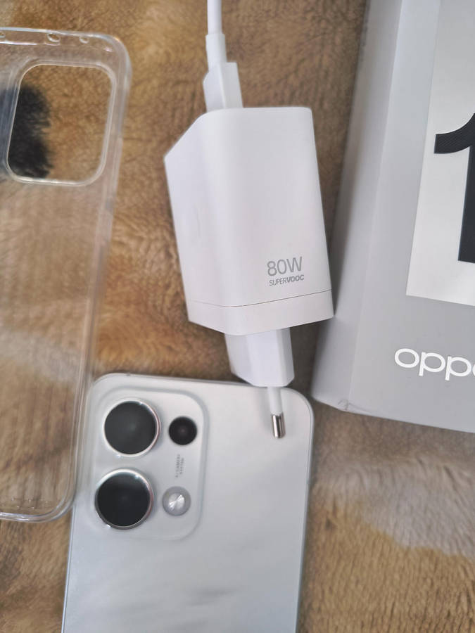 OPPO Reno 13 (24gb Ram 512gb storage)