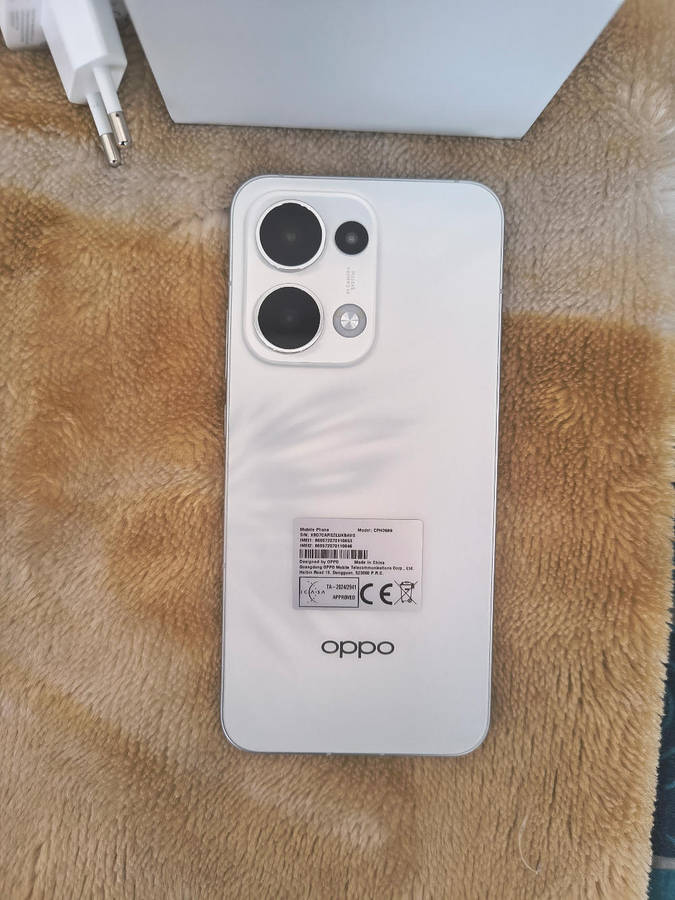OPPO Reno 13 (24gb Ram 512gb storage)