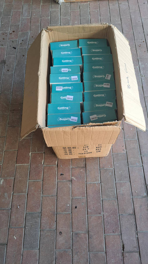 100 electric bubble gun toys