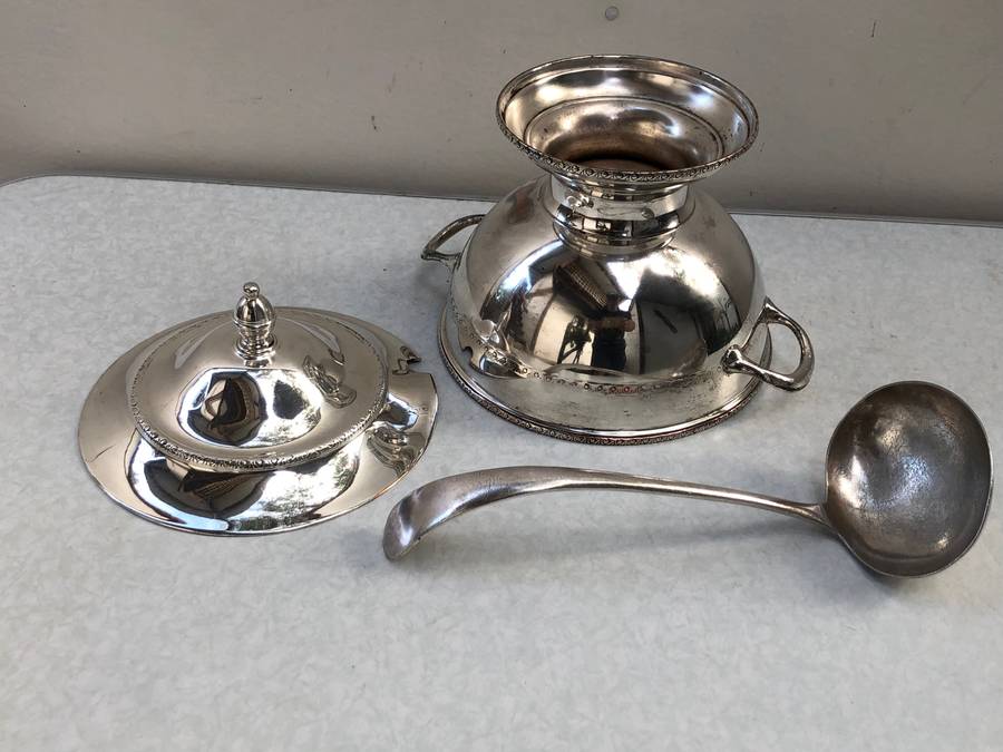 Lovely Seranco silver plated lidded tureen with a large serving ladle