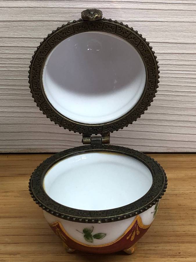 Limoges decorative porcelain opening egg - hand painted