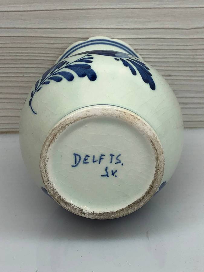 Delft porcelain bud vase