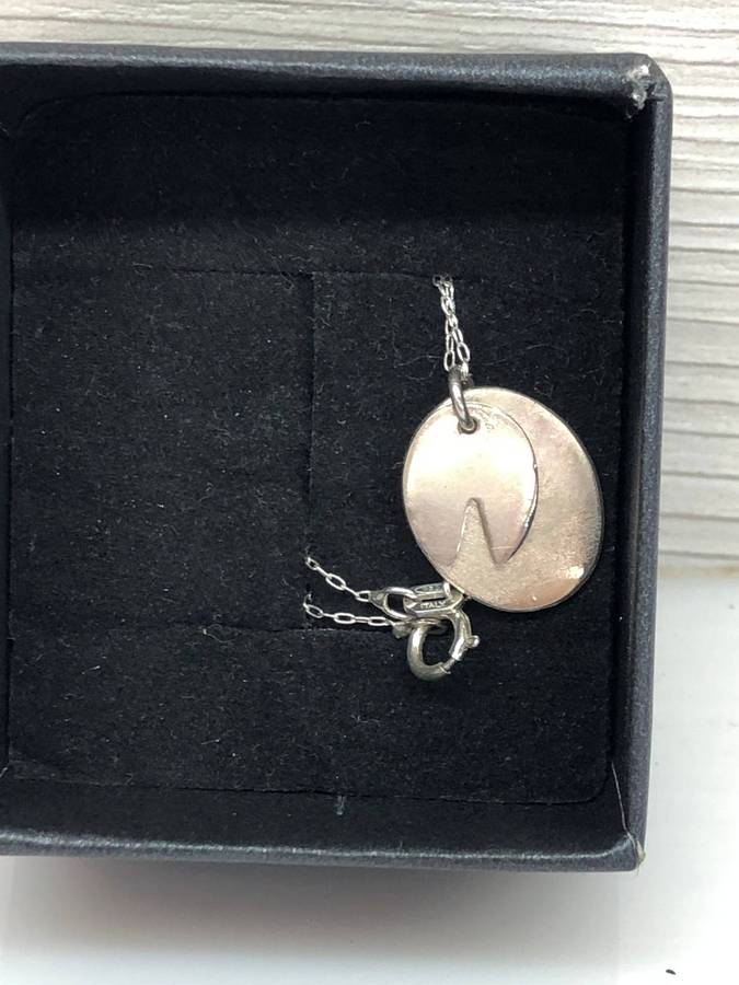 Lovely 925 marked Italian silver fine neck chain with 2 pendants - 2.6g