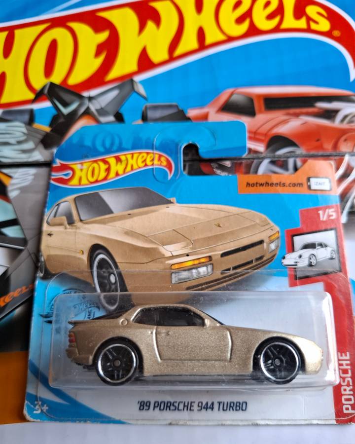 Hot wheels Porsche 944 turbo