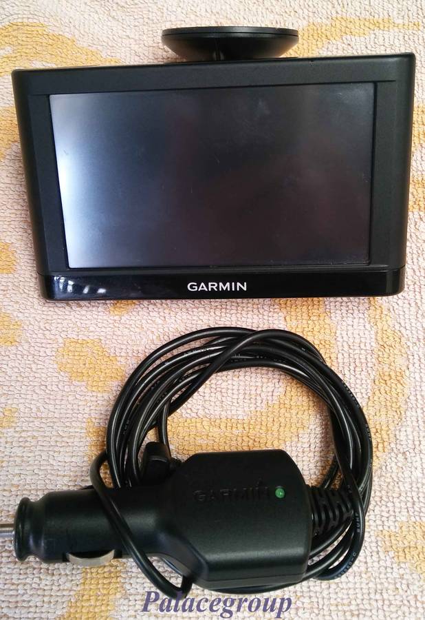 Garmin Nuvi 52 GPS With Car Charger And Window Mounting Bracket (Suction Cup) Battery Life + 1hr