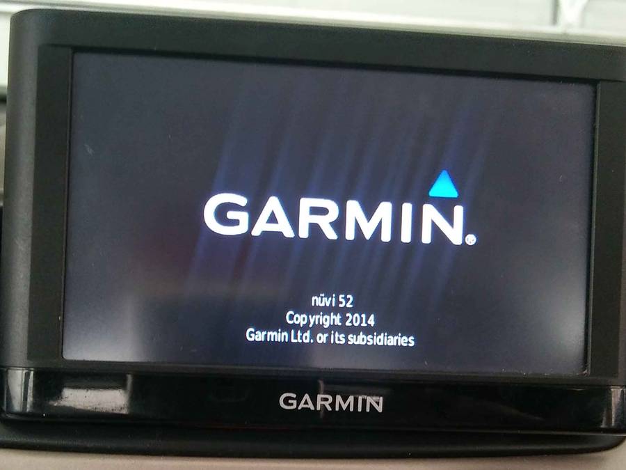 Garmin Nuvi 52 GPS With Car Charger And Window Mounting Bracket (Suction Cup) Battery Life + 1hr