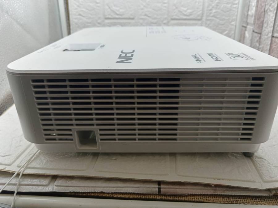 NEC PROJECTOR HDMI-MHL-DLP V332X--GET IT THIS WEEKEND